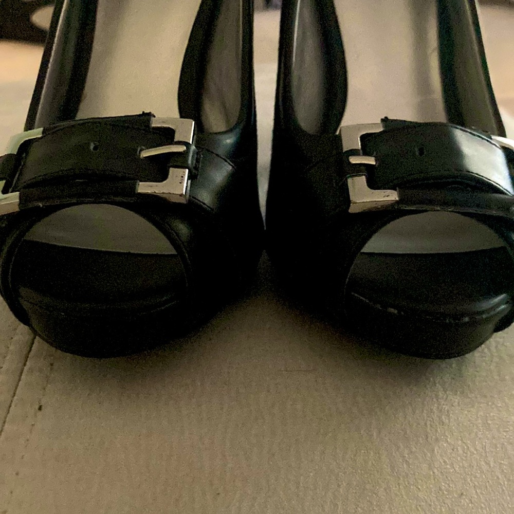 Like new black Guess peep-toe pumps. Heels/sole is excellent shape - Picture 2 of 7